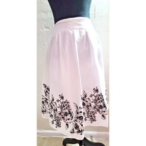 Womens Midi Skirt Sz 12 Blk and White Crofts and Barrow Flowy